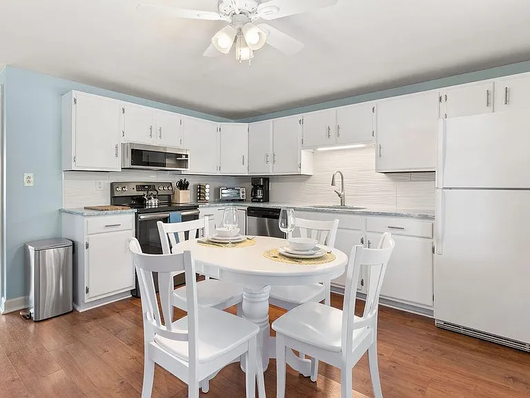 911 Ocean Blvd #9 — Photo 17