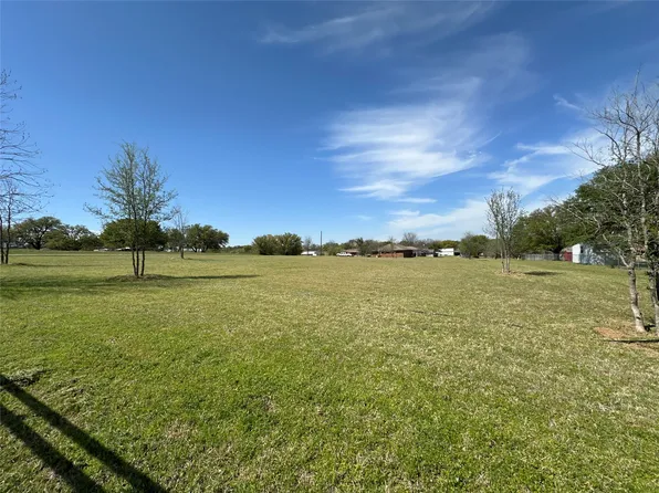 911 E Cedar Ave, Comanche, TX 76442