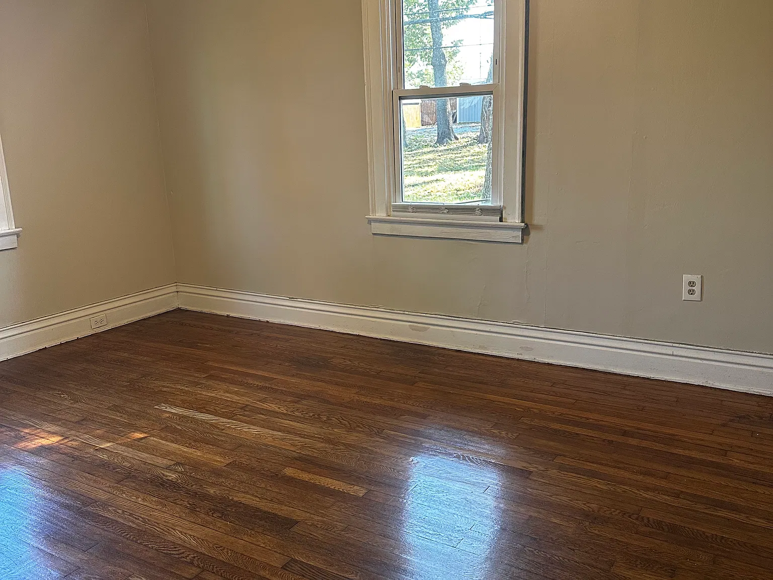 3 bed, 1.5 bath, 1800 sqft, $1,500 — Photo 4