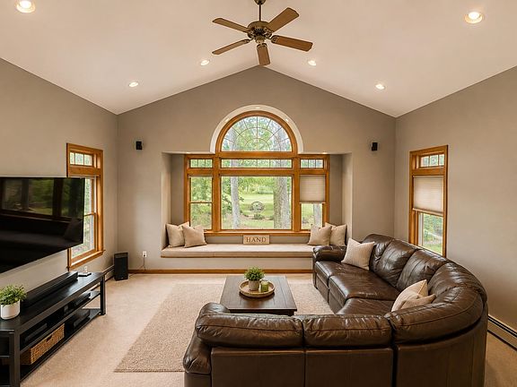 5th image of 14 Shasta Drive