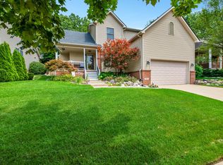 921 Lincoln Dr, Brighton, MI 48116