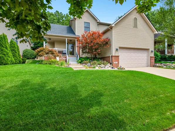 921 Lincoln Dr, Brighton, MI 48116