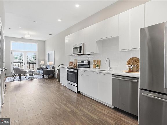 4th image of 989 S Buchanan St Unit 416