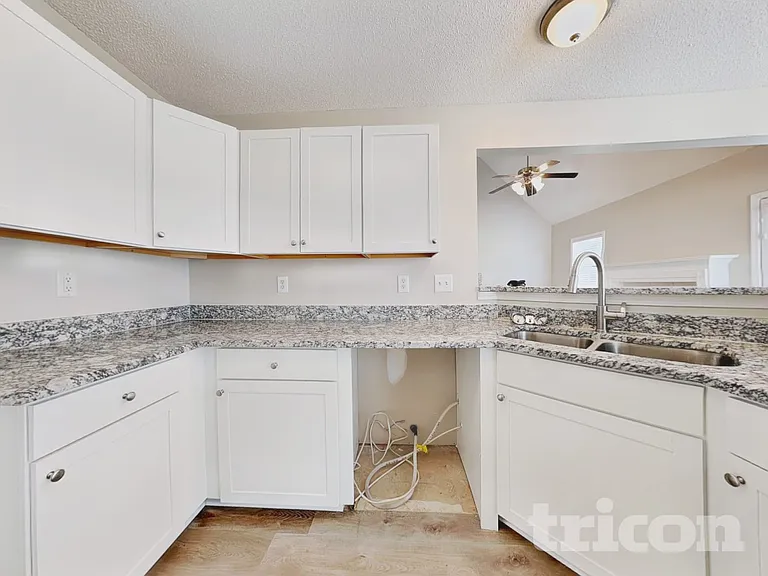 130 Kyle Way — Photo 9