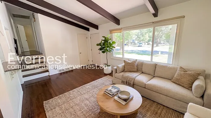 3 bed, 2.0 bath, 2000 sqft, $2,300 — Photo 3