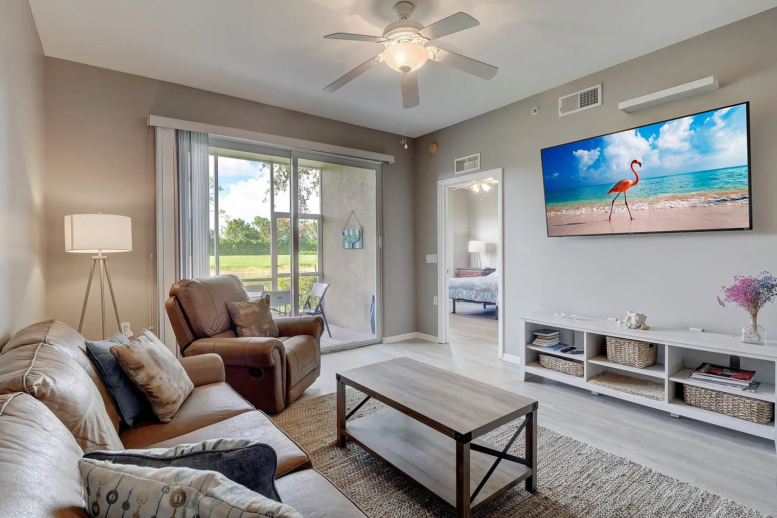 3 bed, 2.0 bath, 1248 sqft, $4,290 — Photo 3