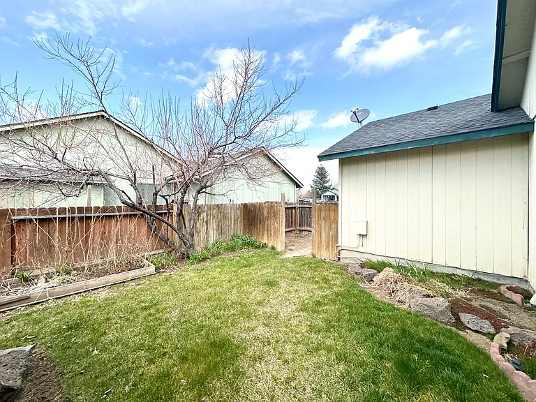 940 NW Oak Ln — Photo 20
