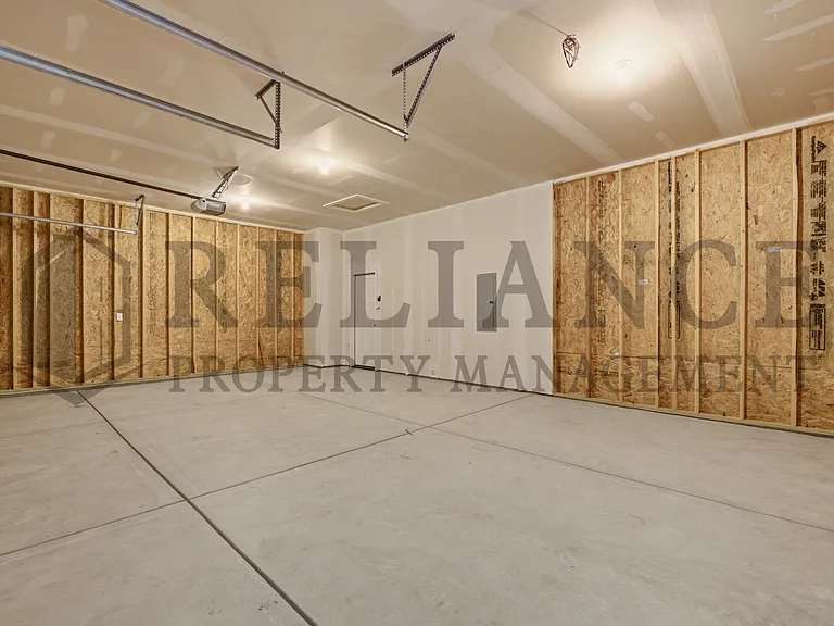 701 E Elmwood St — Photo 29