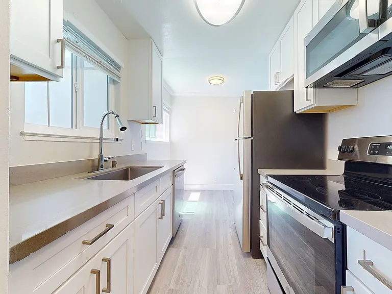 Charming Apartments in Prime Oakland Location! — Photo 33