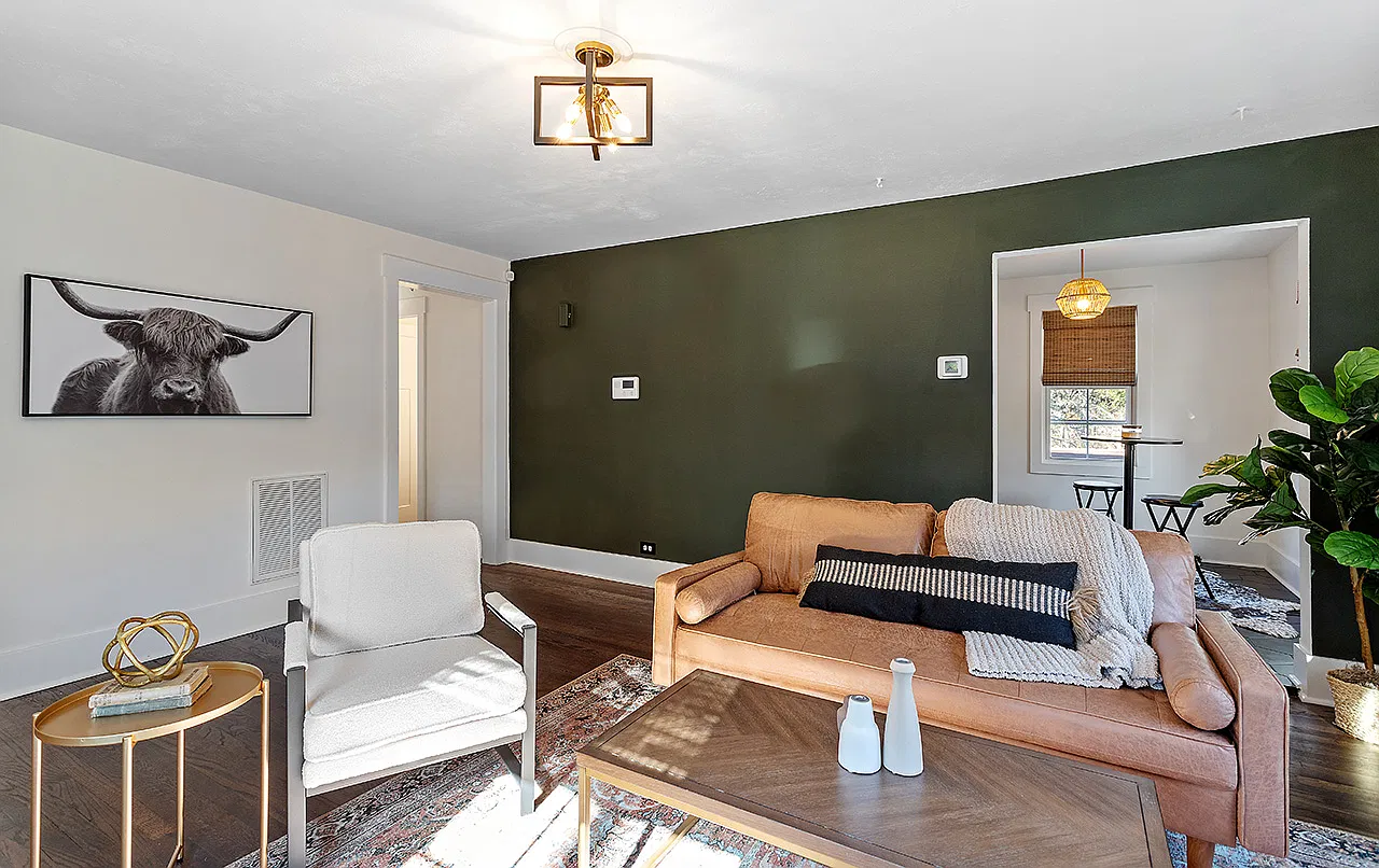 2 bed, 921 sqft, $1,750 — Photo 1
