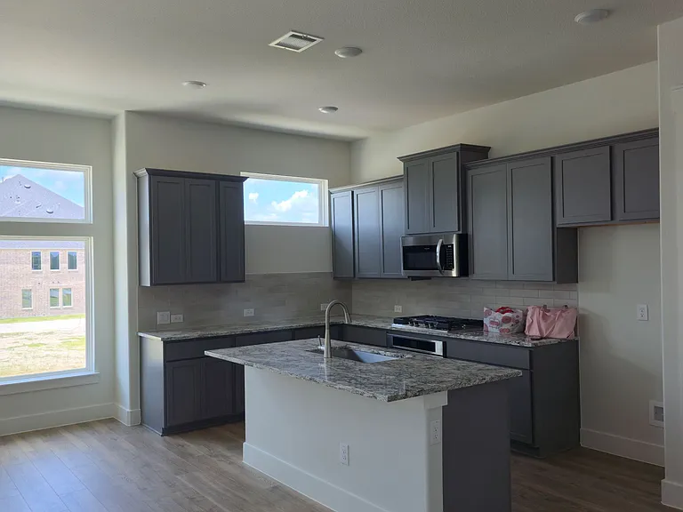 808 Meadowcrest Dr — Photo 10