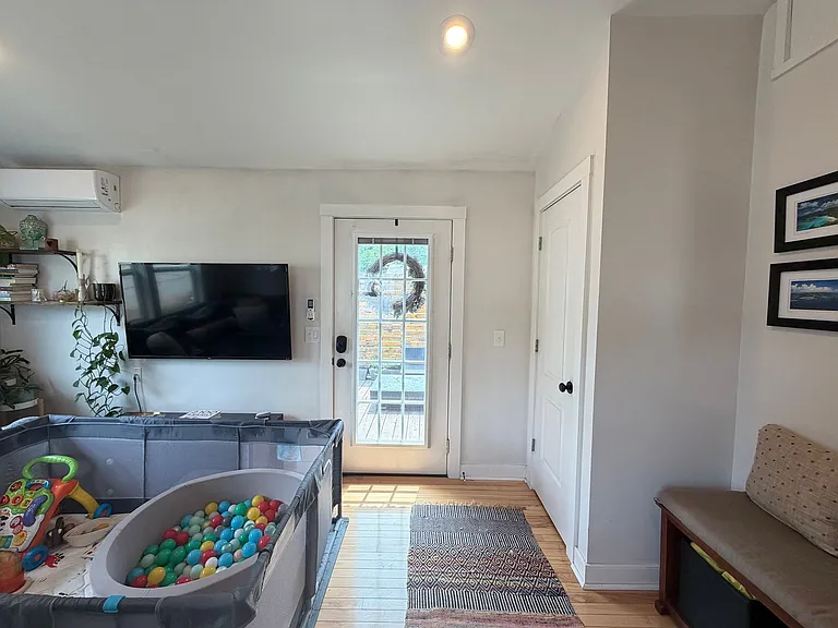 320 1/2 Meade Ave — Photo 12