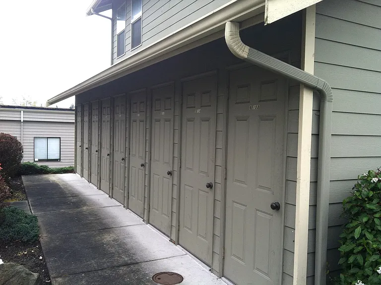 Big Rock Apartments (480 S Oak Harbor St.) — Photo 3