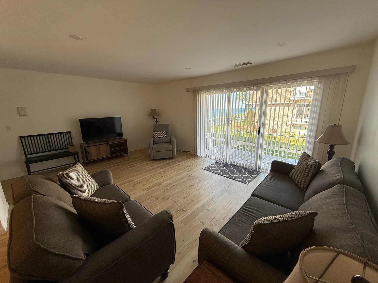 3622 Lakeshore Dr — Photo 2