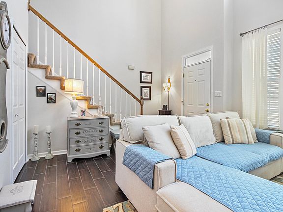 5th image of 2922 Churchill Ln