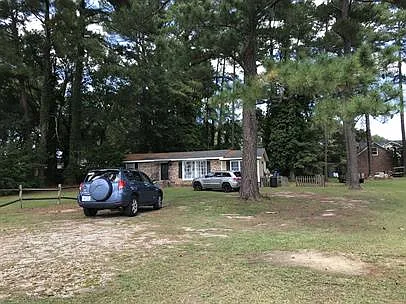 3 bed, 1300 sqft, $1,295 — Photo 2