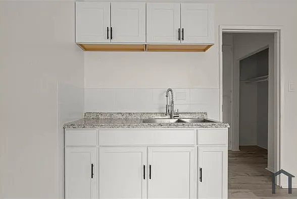 Studio, 450 sqft, $2,041 — Photo 3