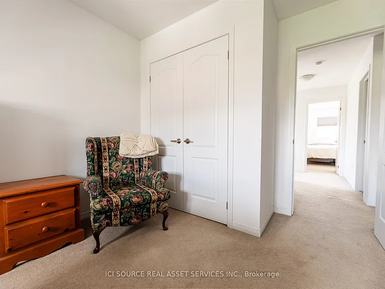 1352 Coleman Cres — Photo 20