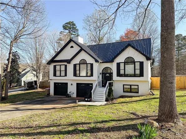 5611 Pipsissewa Dr, Flowery Branch, GA 30542