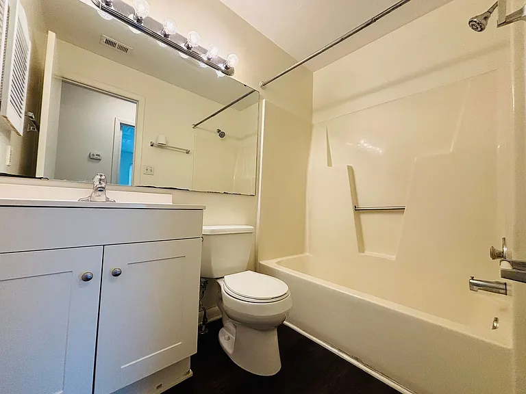 1203G University Ter — Photo 12