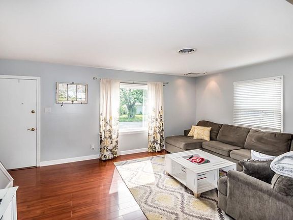 4th image of 205 Valentine Dr