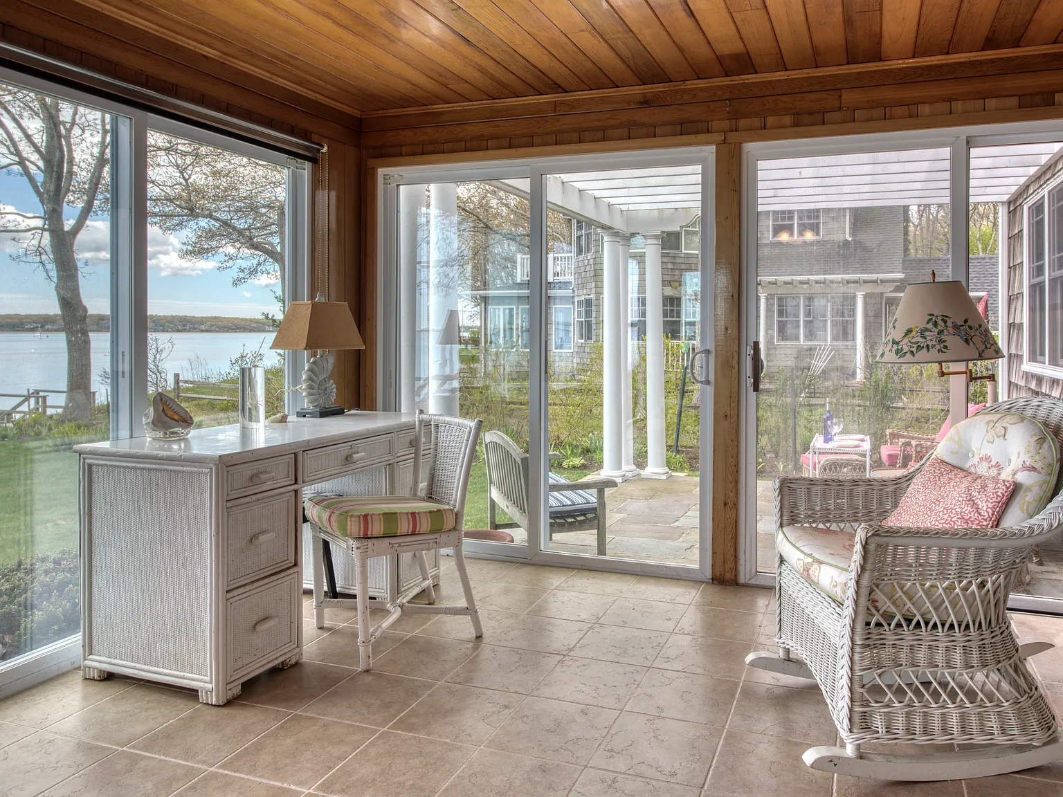 Waterfront Rental on the Bay — Photo 3