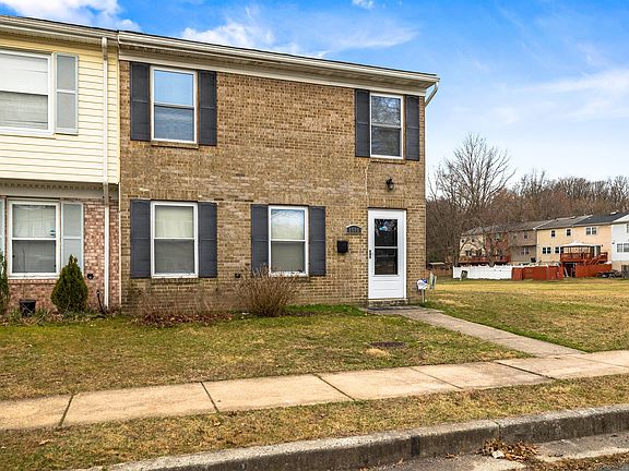 3rd image of 1501 Charlestown Dr