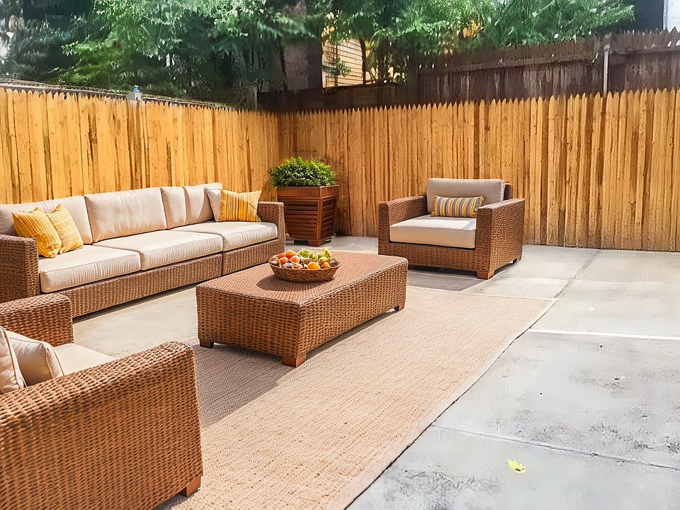 1st image of 25 W 87th St