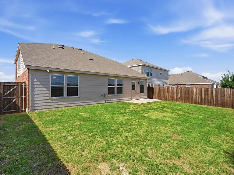 933 Dressage Dr — Photo 32