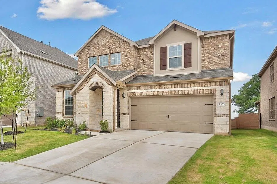 4 bed, 3.0 bath, 2493 sqft, $2,495 — Photo 2