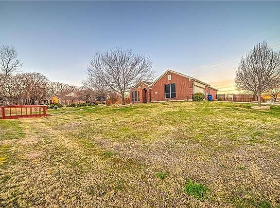 3rd image of 705 Fairmeadow Dr