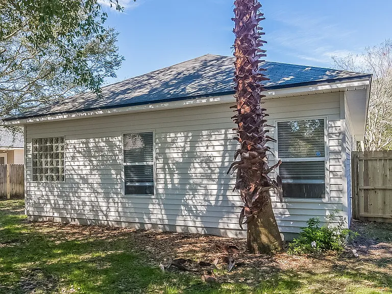 8413 Staplehurst Dr W — Photo 15