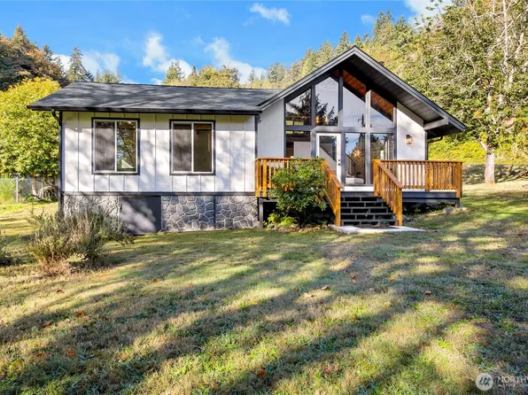 8990 SE Colvos Drive, Olalla, WA 98359