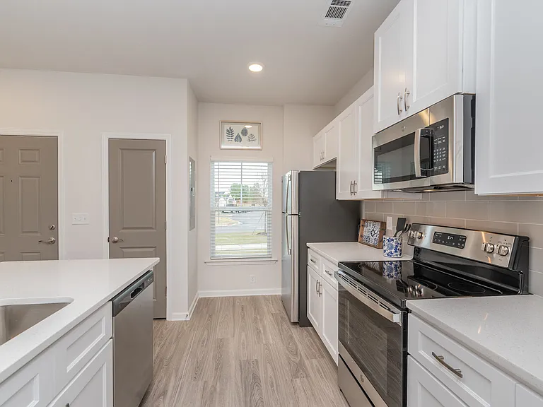West Park Townhomes — Photo 8
