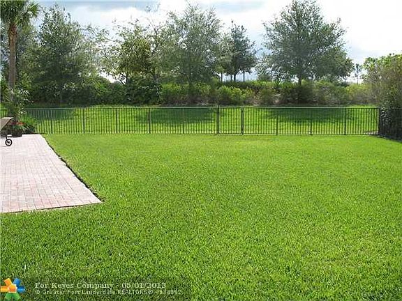 3rd image of 8320 NW 105th Ln