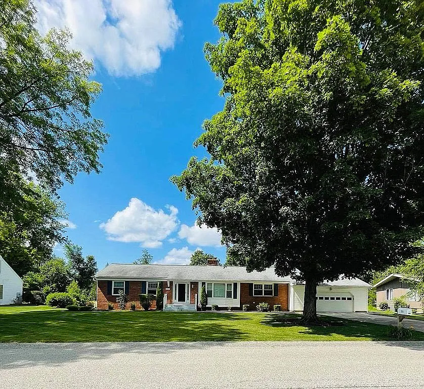 1178 Spring Valley Dr photo 1