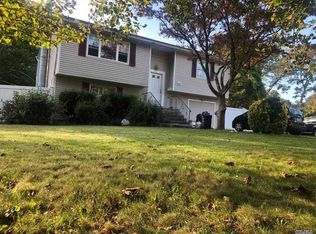 1075 Nugent Ave, Bay Shore, NY 11706