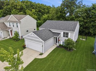 2757 Sycamore River Dr, Fowlerville, MI 48836