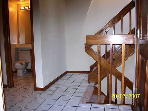 1/2 Bath & Hallway