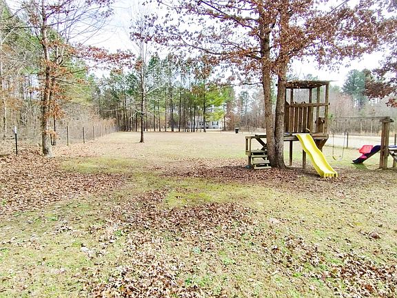 3rd image of 122 Corkwood Ln