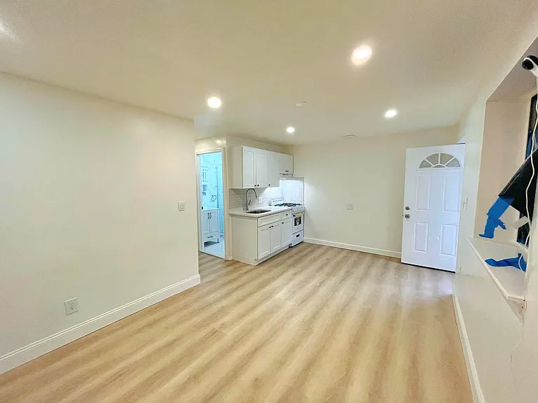 2068 Matthews Ave #B — Photo 5