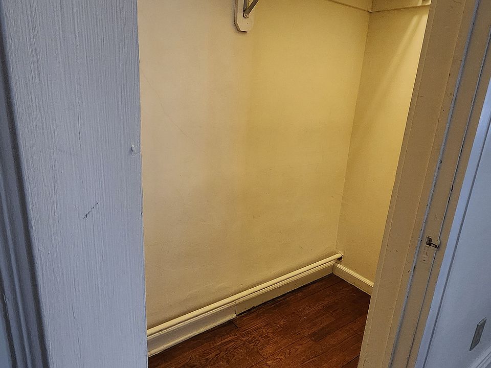 Wal in closet