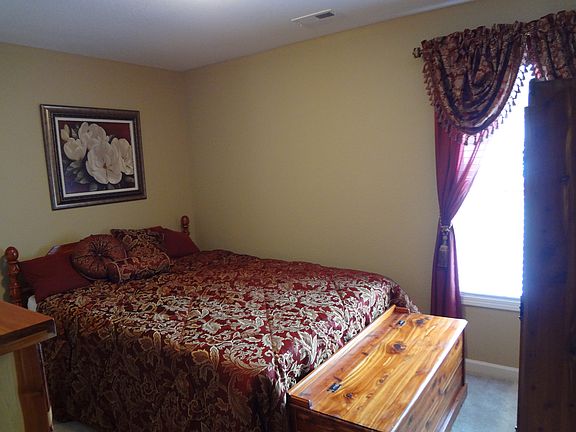 3rd image of 810 Carter View Ln
