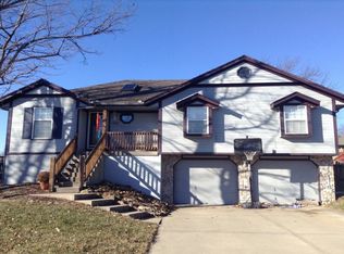 1542 NE Stonewood Dr, Lees Summit, MO 64086