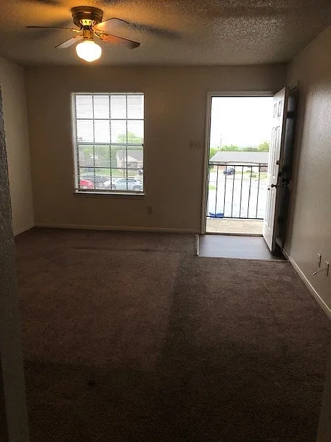 2 bed, 821 sqft, $700 — Photo 3
