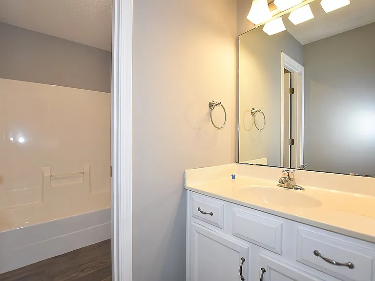 13650 Hunter Dr — Photo 4