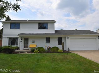 3893 Highland Dr, Troy, MI 48083