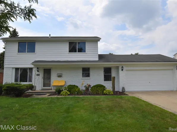 3893 Highland Dr, Troy, MI 48083