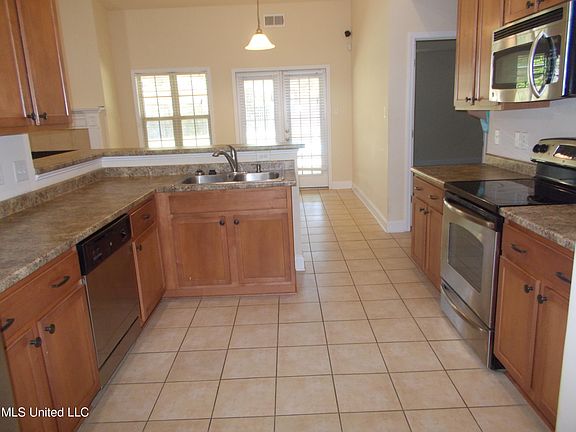 2nd image of 2108 S Woodridge Dr S