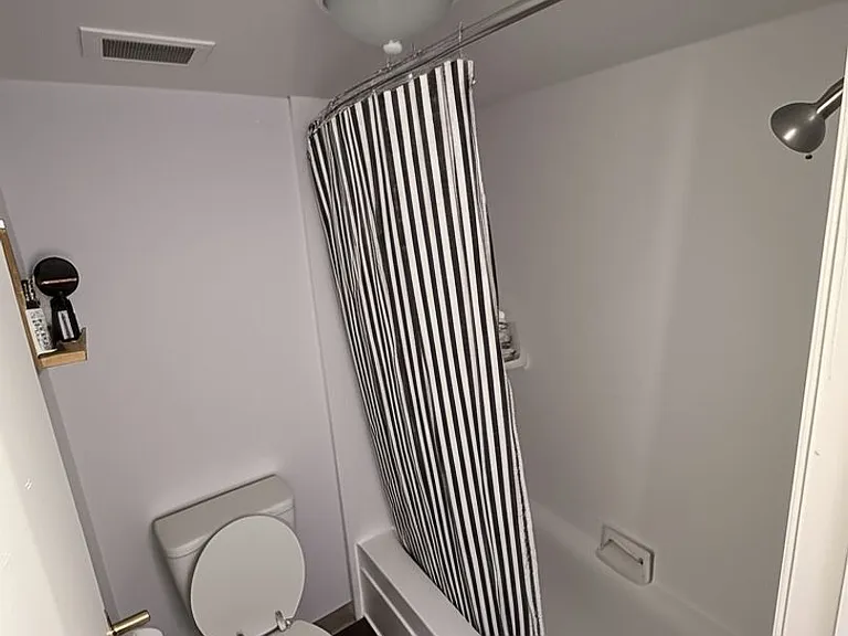 Madeira Flats- Utilities Included! — Photo 14